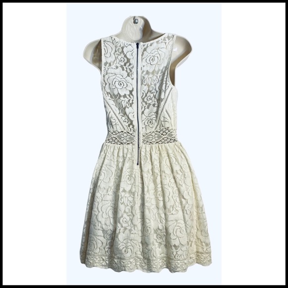 KIMCHI BLUE IVORY BELLA LACE FIT & FLARE DRESS  S - Picture 8 of 10